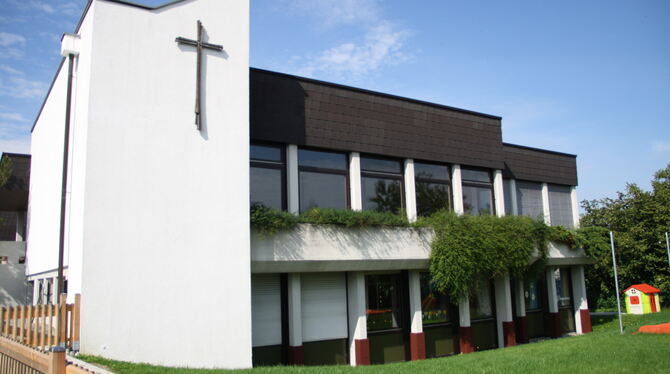 Die evangelische Kirchengemeinde Eningen will das Johanneshaus zunächst vermieten und ab 2021 zum Verkauf anbieten. FOTO: KIRCHE
