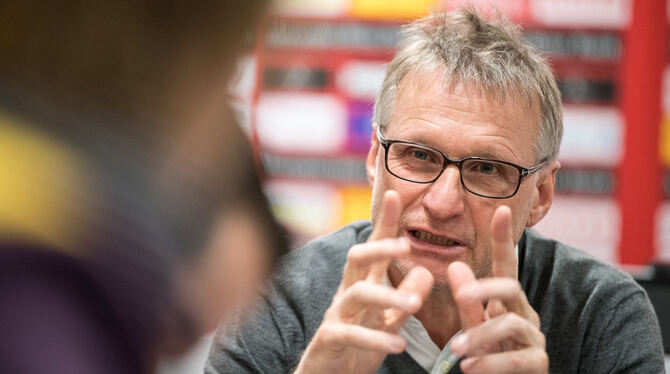 Hannes Wolf soll VfB-Sportvorstand Michael Reschke (Bild) sein Traineramt zur Verfügung gestellt haben. FOTO: DPA