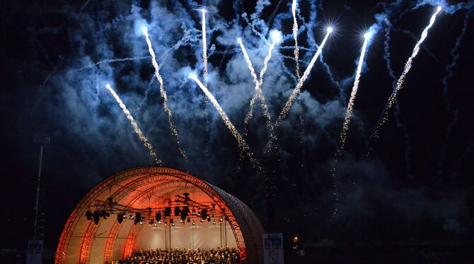 Professionell und deshalb auch im Sommer legal: Feuerwerk anlässlich der Reutlinger »Classic Night«. ARCHIV-FOTO: NIETHAMMER