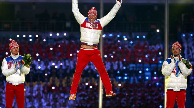 Darf jubeln, weil freigesprochen: Langlauf-Olympiasieger Alexander Legkow.  FOTO: DPA