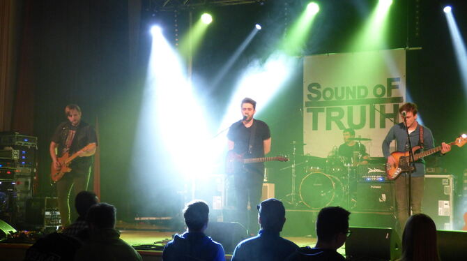Die Stuttgarter Indie-Rock-Band »Tin Woodmen« auf der Bühne beim christlichen Musik-Festival »Sound of Truth« in der Bad Uracher