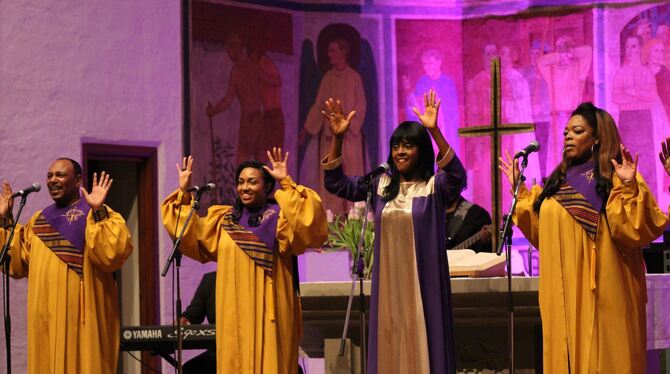Die Black Gospel Angels überzeugten in Reutlingen durch stimmliche Qualitäten und ihre ansteckend gute Laune. FOTO: SPIESS