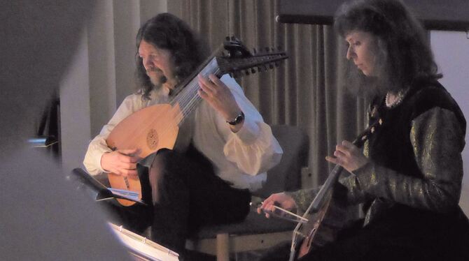 Martina und Lutz Kirchhof beeindruckten beim Musica-Antiqua-Konzert mit einem hauchfein abgestimmten Zusammenspiel. FOTO: BERNKL