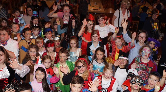 Prinzessin trifft Piraten: auf der Kolping-Kinderfaschingsfeier.  FOTO: PRIVAT