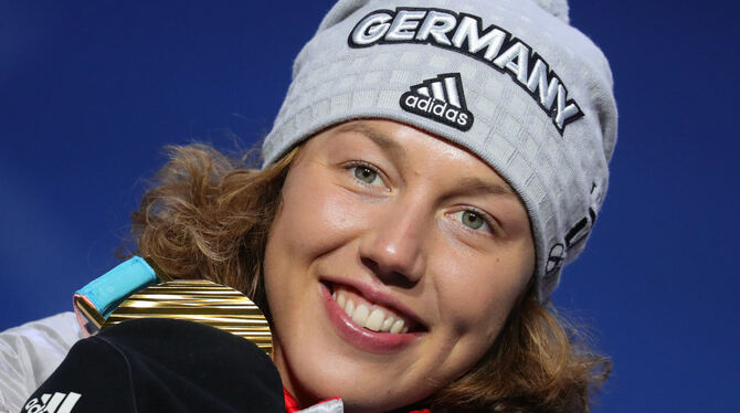 So sehen Siegerinnen aus: Biathletin Laura Dahlmeier gewinnt das erste Olympiagold für Team Deutschland. FOTO: DPA