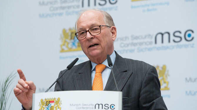 Wolfgang Ischinger, Vorsitzender der Münchner Sicherheitskonferenz, spricht während der Kick-Off-Veranstaltung in Berlin.  FOTO: