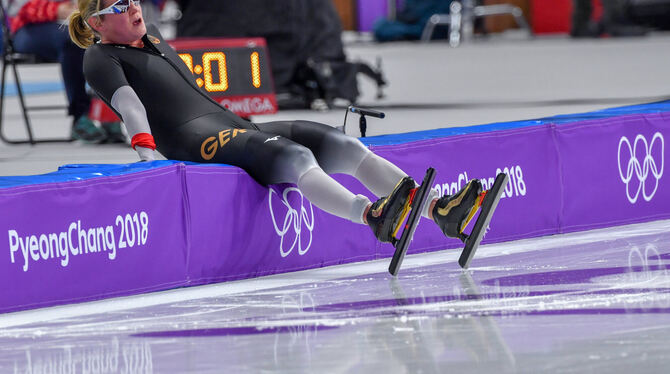 Ziemlich erschöpft und ziemlich abgeschlagen auf Rang acht: Claudia Pechstein nach ihrem Rennen über 5 000 Meter. FOTO: DPA