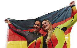 Goldenes Duo Mariama Jamanka (links) und Lisa-Marie Buckwitz. FOTO: DPA