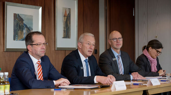Informierten über die 2017er-Zahlen der Volksbank Reutlingen (von links): Vorstandsmitglied Thomas Krätschmer, Vorstandsvorsitze