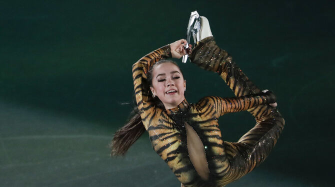 Eiskunstlauf-Olympiasiegerin Alina Sagitowa durfte nicht unter der russsichen Fahne bei der Schlussfeier einlaufen.  FOTO: DPA