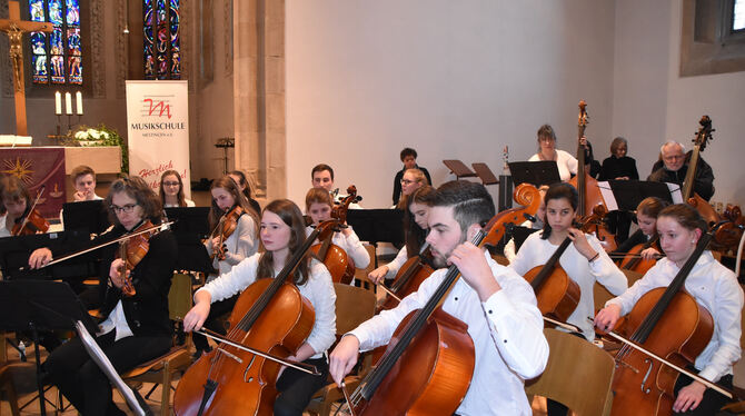 Am großen Benefizkonzert in der Martinskirche Metzingen nahmen viele Musikgruppen teil. Die Spenden sind für die Musikschule bes