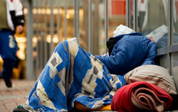 Einige Wohnungslose meiden die Notquartiere und übernachten trotz Eiseskälte lieber im Freien. FOTO: DPA