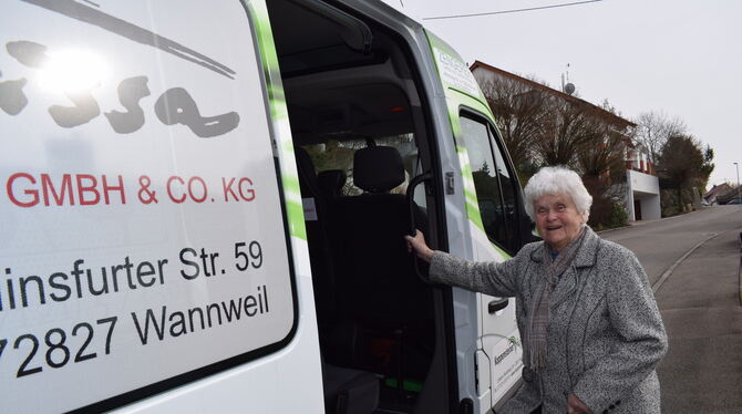 Rentnerin Elisabeth Schaumburg findet es toll, dass es mit dem Bürgerbus ein Angebot gibt, schnell im Ort herumzukommen und auch