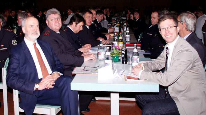 Zur Dienstbesprechung der Feuerwehren mit Landrat Thomas Reumann (Mitte) kamen viele Führungskräfte und Bürgermeister.  FOTO: OL