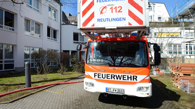 Zu einem Wohnungsbrand musste die Reutlinger Feuerwehr heute gegen 11.20 Uhr in die Kaiserpassage ausrücken. Foto: Pieth