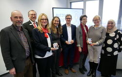 Zusammen mit den Butzeles-Preis-Gewinnern präsentierten sich am Donnerstag Vorstandsmitglieder des Familienforums: (von links) F