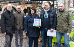 Präsentierten den neuen Pfulben (von links): Bürgermeister Michael Schrenk, Horst Rehm (GHV), Wirtschaftsförderin Christina Krie