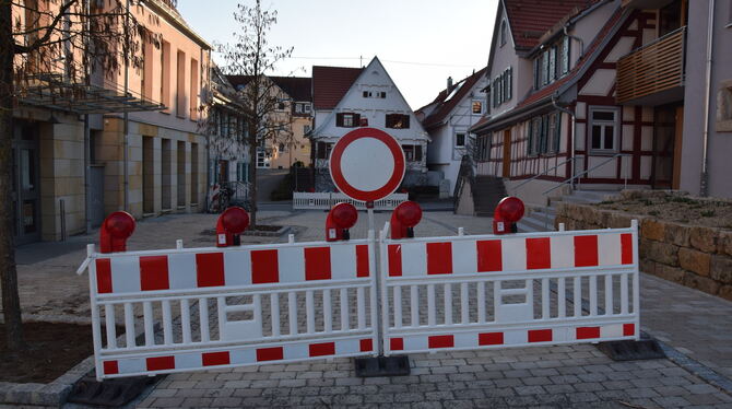 Sollen die 30 Meter der Bohlstraße  zwischen dem Bürgerhaus (links)  und dem Gasthaus Schwanen (rechts) für den motorisierten Ve