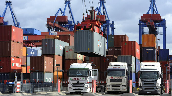 Von der Straße auf die Schiene: 100 Lastwagen mit Containern sollen den geplanten »Intermodal Terminal« in der Sondelfinger Stra