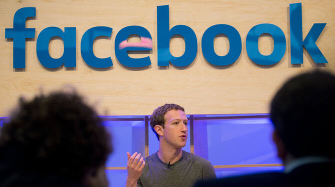 Facebook-Chef Mark Zuckerberg – hier vor zwei Jahren bei einer Veranstaltung in Berlin – war für viele ein Idol. Doch jetzt dre