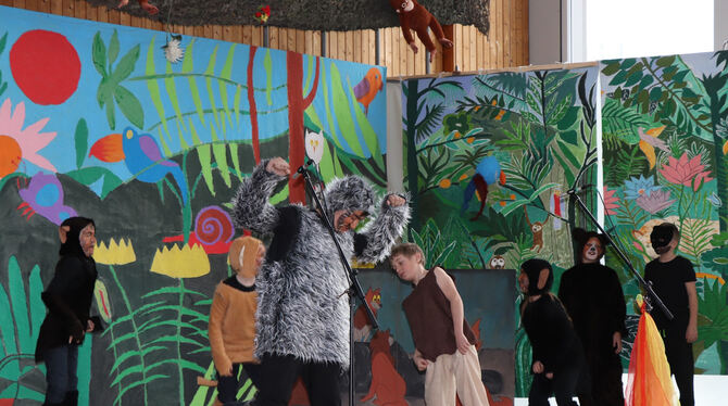 Drei Vorstellungen des Musicals »Das Dschungelbuch« gestalteten die Schüler an der Lautertalschule. FOTO: BLOCHING