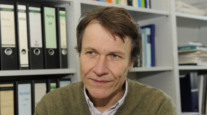 Jan Born, Professor für Medizinische Psychologie an der Uni Tübingen.   »Die Leute  fühlen sich drangsaliert« FOTO: PR