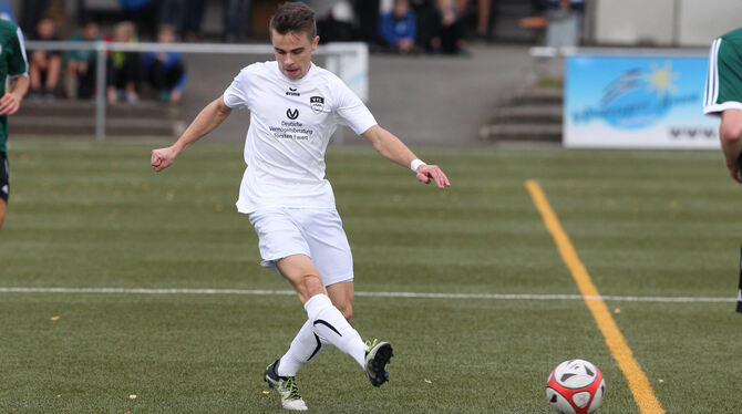 Matthias Dünkel hatte seinen VfL Pfullingen durch einen Doppelpack mit 3:1 in Führung gebracht. FOTO: EIBNER Matthias Dünkel hatte seinen VfL Pfullingen durch einen Doppelpack mit 3:1 in Führung gebracht. FOTO: EIBNER