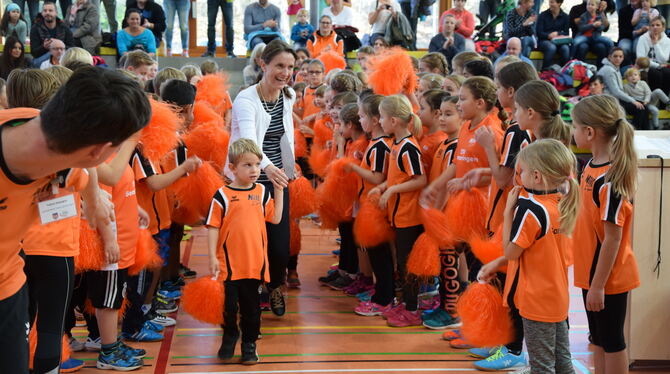 Beim TSV Gomaringen geht es nicht nur sportlich, sondern auch farbenfroh holländisch zu: wie beim Hallensportfest in Gomaringen