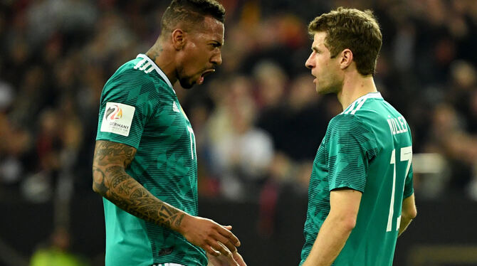 Jerome Boateng, hier mit Torschütze Thomas Müller, hatte nach dem Spanien-Spiel das deutsche Defensiv-Verhalten kritisiert. FOT