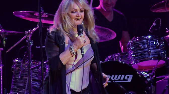 Bonnie Tyler ließ es in der Stuttgarter Liederhalle mal wieder so richtig krachen.  FOTO: MEYER