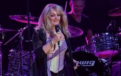Bonnie Tyler ließ es in der Stuttgarter Liederhalle mal wieder so richtig krachen.  FOTO: MEYER
