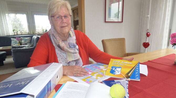 Seit 26 Jahren versieht Gisela Krohmer das Amt der Vorsitzenden des TSV Riederich. Mittels Postsendung hat sie zusammen mit ihre