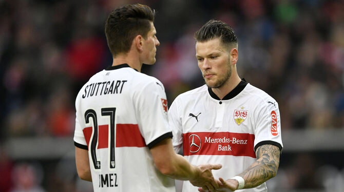 Wenn Mario Gomez (links) und Daniel Ginczek leer ausgehen, sind Tore des VfB Stuttgart Mangelware. FOTO: EIBNER