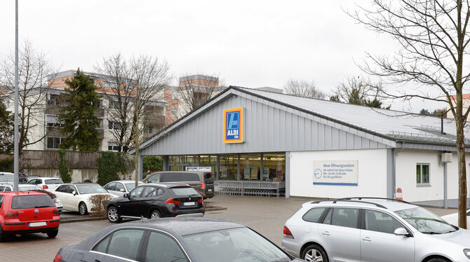 Aldi will weiterhin in der Ringelbachstraße eine neue Filiale nebst Wohnungen Dach errichten.   FOTO: PIETH