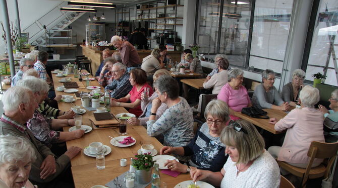 Erstes Treffen der Pausa-Senioren im neuen Café in der ehemaligen Kantine des Mössinger Textilbetriebs. In Gesprächen tauchen al