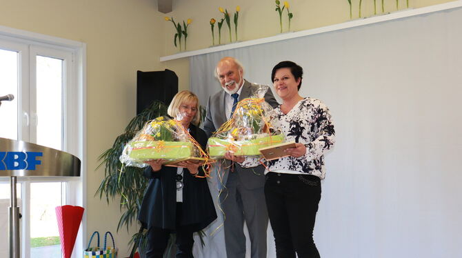 Schulleiterin Angelika Baum (links) mit ihrer Stellvertreterin Tina Kaiser und dem Stiftungsratsvorsitzenden Thomas Seyfarth.  F