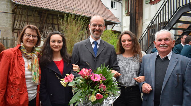 Jürgen Soltau im Kreis seiner Familie (von links): seine Mutter Marlene, Tochter Sonja (13), Tochter Nastassja (18) und Vater Gü
