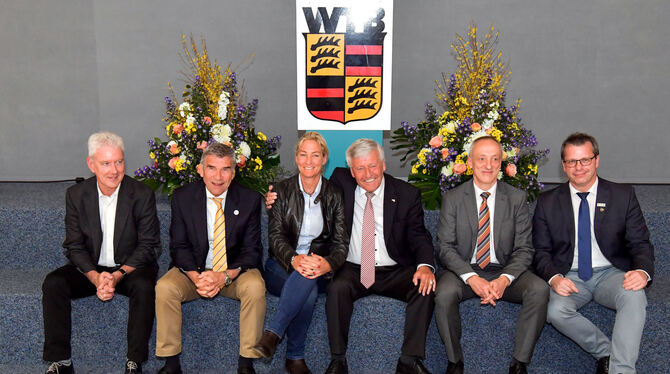 Von Präsidenten umringt: Head of Women’s Tennis Barbara Rittner, DTB-Boss Ulrich Klaus (links) und WTB-Chef Ulrich Lange.  FOTO: