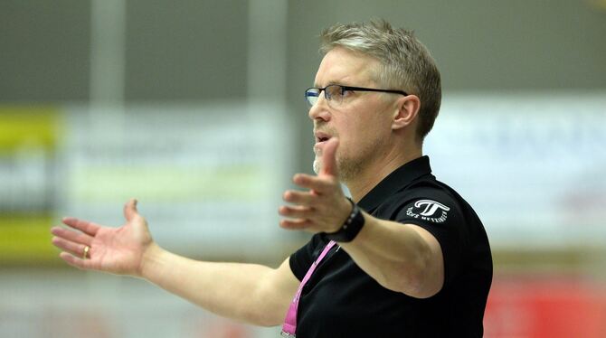 Am Ende: Rene Hamann-Boeriths ist nicht mehr Trainer bei den Metzinger Bundesliga-Handballerinnen.   FOTO: EIBNER