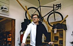 Tobias Kruschhausen träumt vom perfekten Faltrad für Stuttgart.  FOTOS: LEIF PIECHOWI