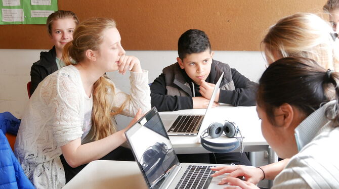 Die Schüler der  Eduard-Spranger-Schule entwickeln gemeinsam mit den Mentorinnen von der Medienwissenschaftlichen  Fakultät eige