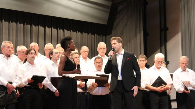 Die Musical-Gala des Trochtelfinger Chors St. Martin mit den Gesangssolisten Nyassa Alberta und Gunnar Schierreich kam gut an.