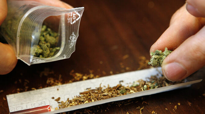 Ein Joint mit Marihuana.   FOTO: DPA