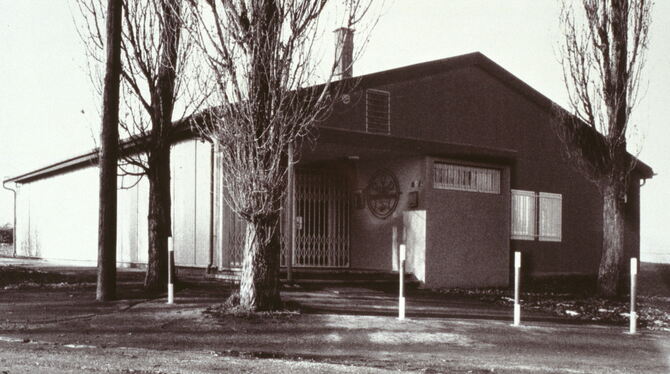 Das erste Haus war eine Baracke des Konsum-Marktes Orschel-Hagen. Erst 1982 bauten die Naturfreunde neu.  FOTOS: PRIVAT