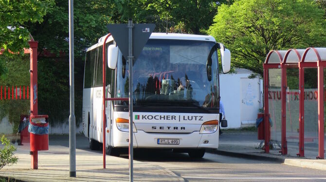 Die Linie 111 am Gomaringer Busbahnhof: Vom 1. Mai an wird sie nicht mehr vom Tübinger Unternehmen Kocher/Lutz bedient. Foto: Fö Die Linie 111 am Gomaringer Busbahnhof: Vom 1. Mai an wird sie nicht mehr vom Tübinger Unternehmen Kocher/Lutz bedient. Foto: Fö