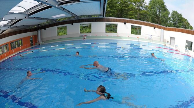 Im Sommer oben ohne: Eine Cabrio-Lösung, wie es sie vielerorts schon gibt, könnte auch das Reutlinger Freibad bereichern. FOTO: