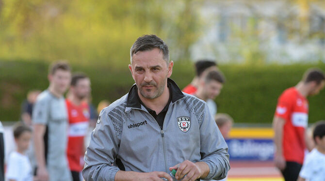 Will mit seinem Team in die Erfolgsspur zurück: SSV-Trainer Teodor Rus.   FOTO: BAUR