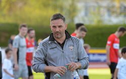 Will mit seinem Team in die Erfolgsspur zurück: SSV-Trainer Teodor Rus.   FOTO: BAUR