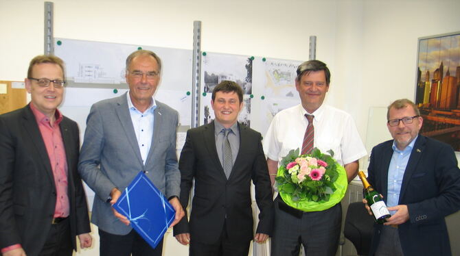 Personalwechsel bei der Baugenossenschaft, von links: die Vorstandsmitglieder Frank Bob und Karl Ogger, der neue Geschäftsführer