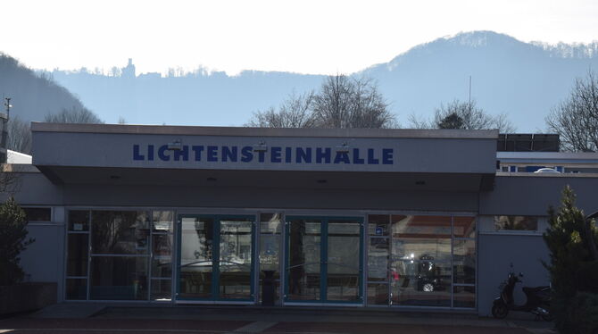 Der Eingang zur Lichsteinhalle. Diese muss jetzt für eine Mehrzwecknutzung fit gemacht werden.  FOTO: HAILFINGER